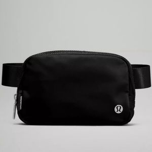 Lululemon everywhere belt bag-black 1L